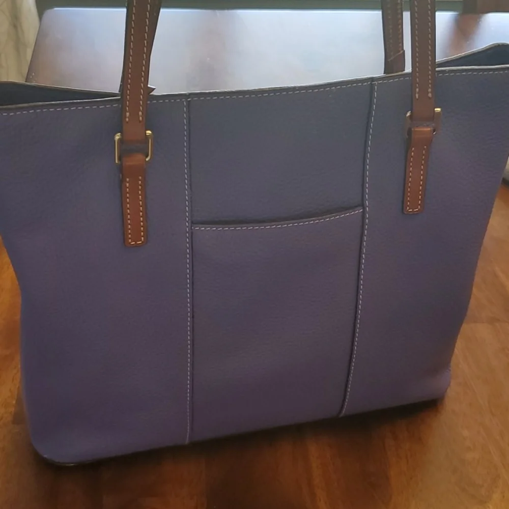 Large Dooney and Bourke tote. - Picture 2 of 7